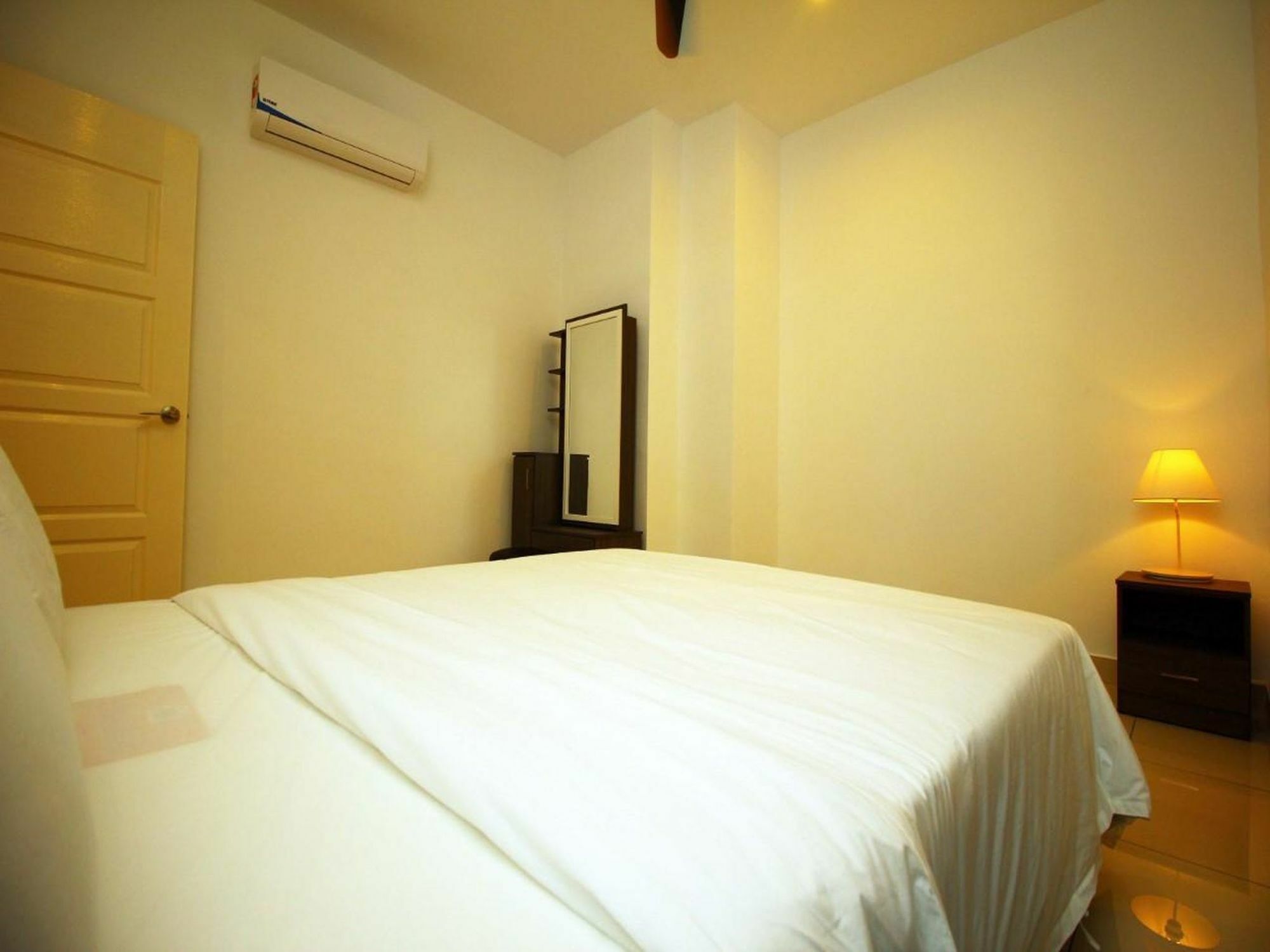 Mansion One Service Apartment George Town Eksteriør billede