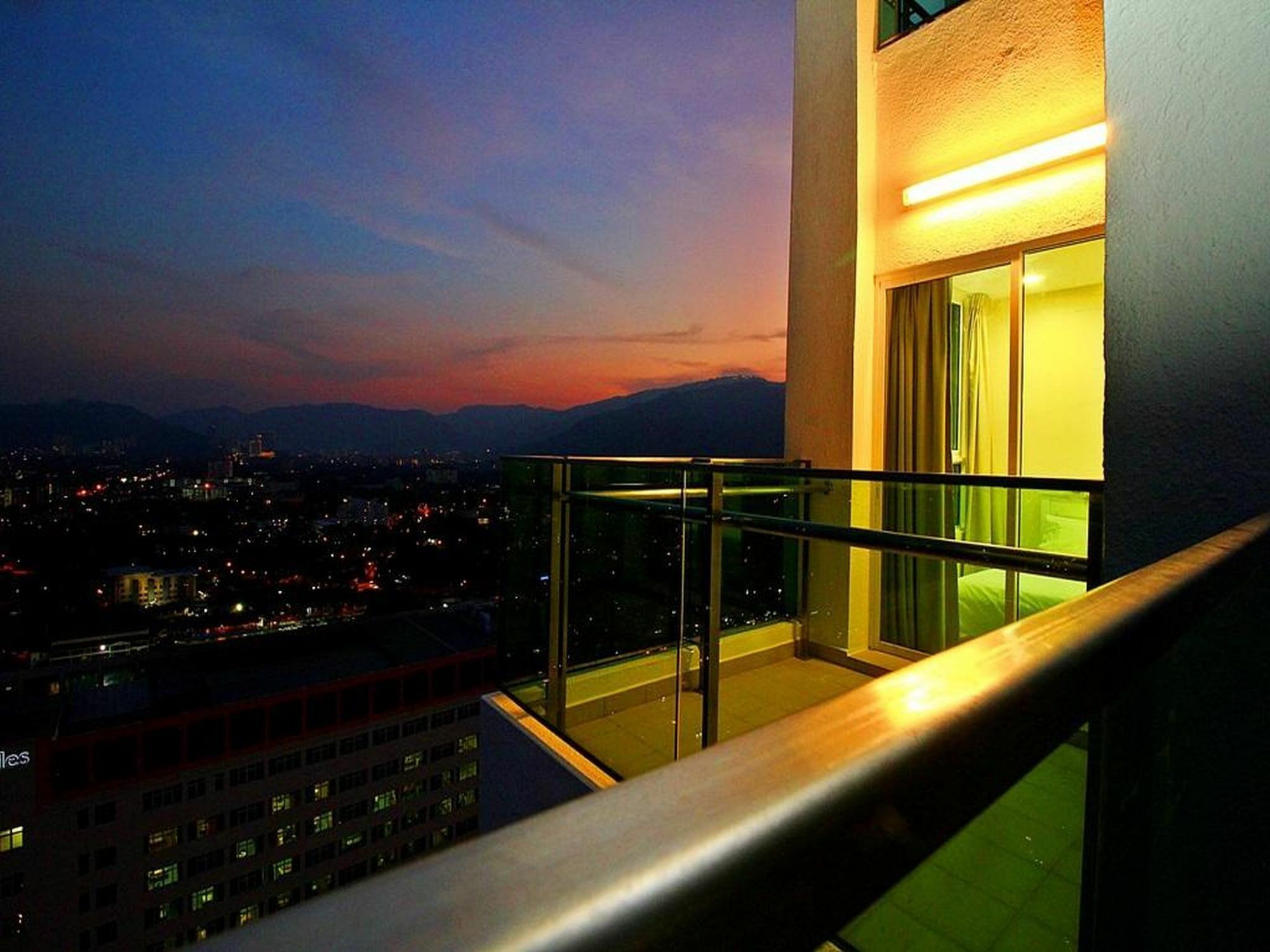 Mansion One Service Apartment George Town Eksteriør billede
